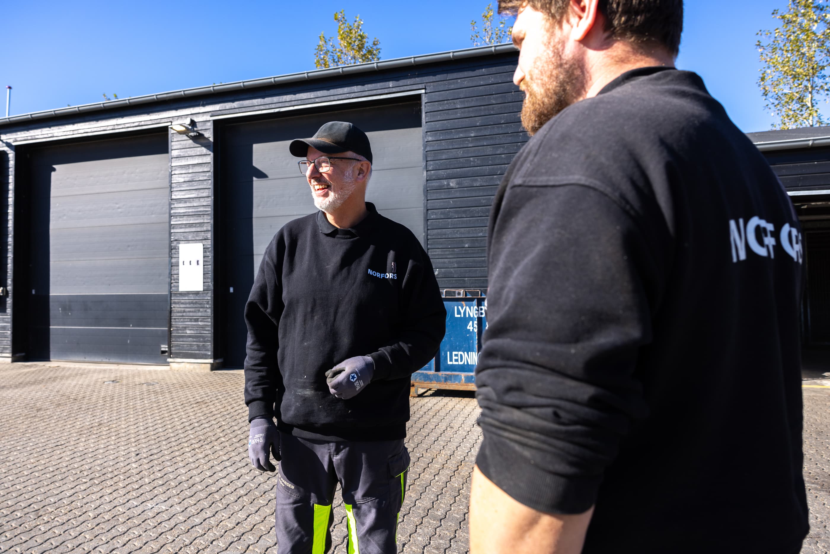 Billede af Norfors medarbejdere på genbrugsstation