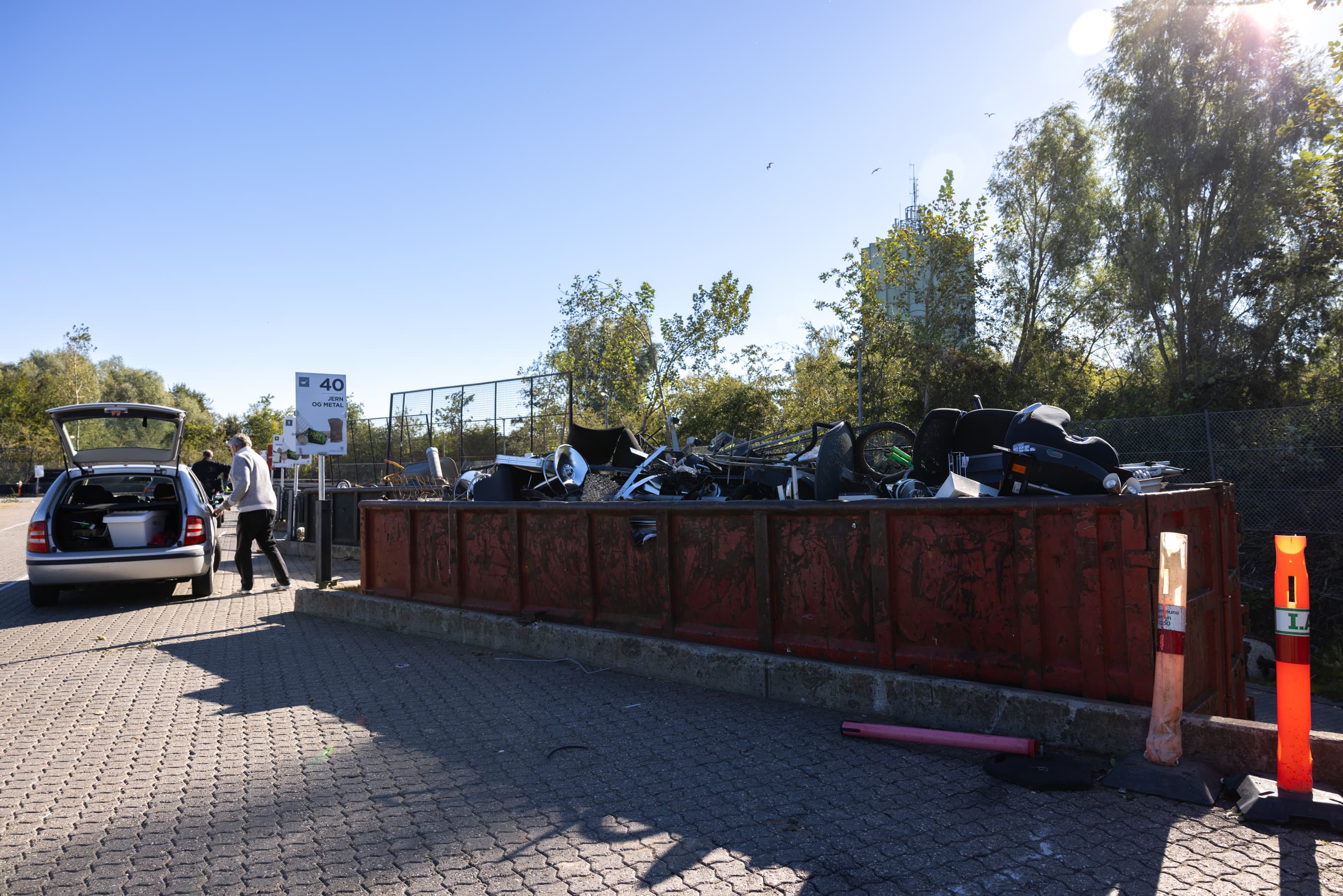 Billede af en container på en genbrugsstation
